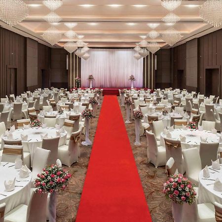 Отель Pullman Yangon Centrepoint Экстерьер фото