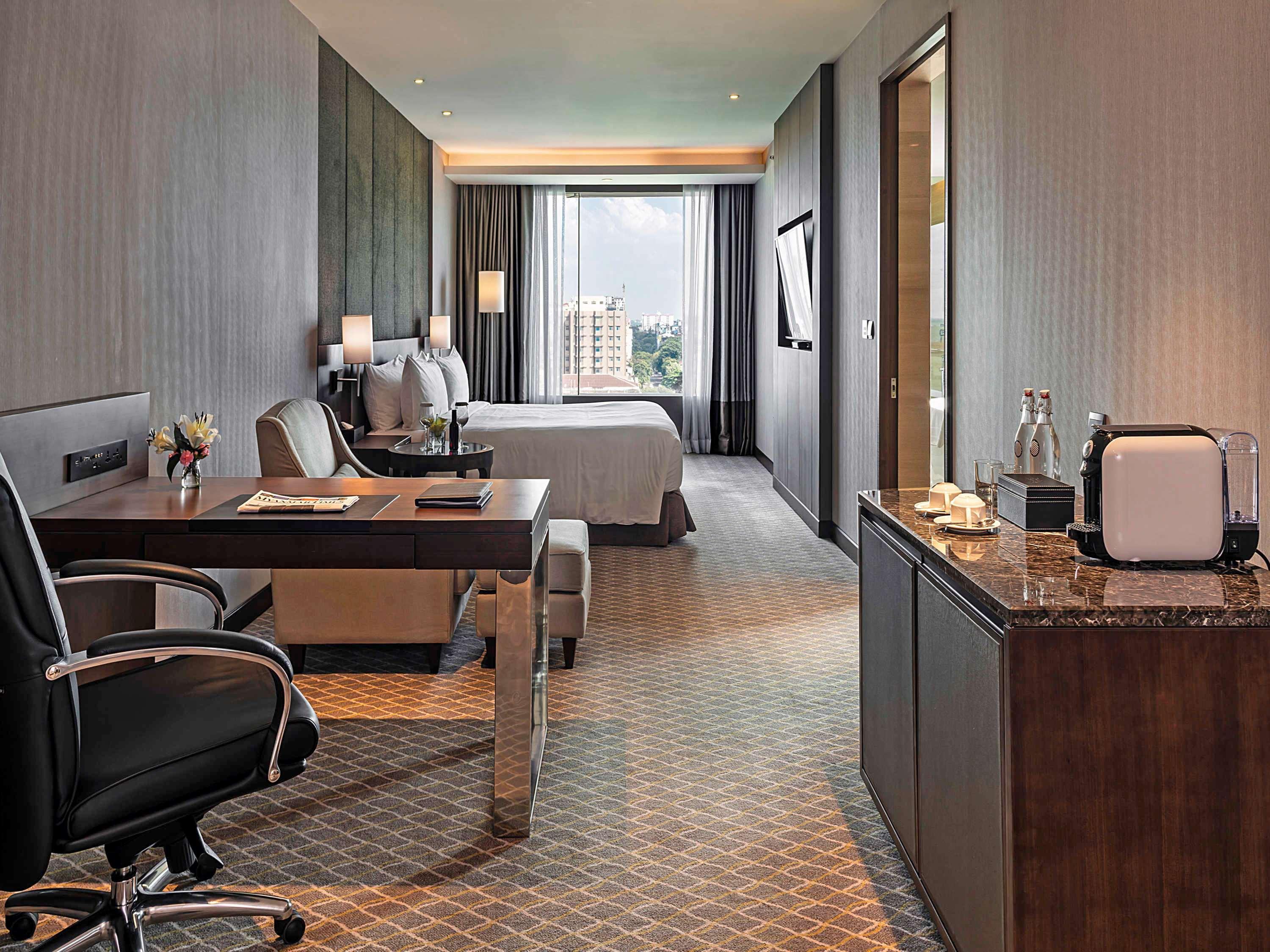 Отель Pullman Yangon Centrepoint Экстерьер фото