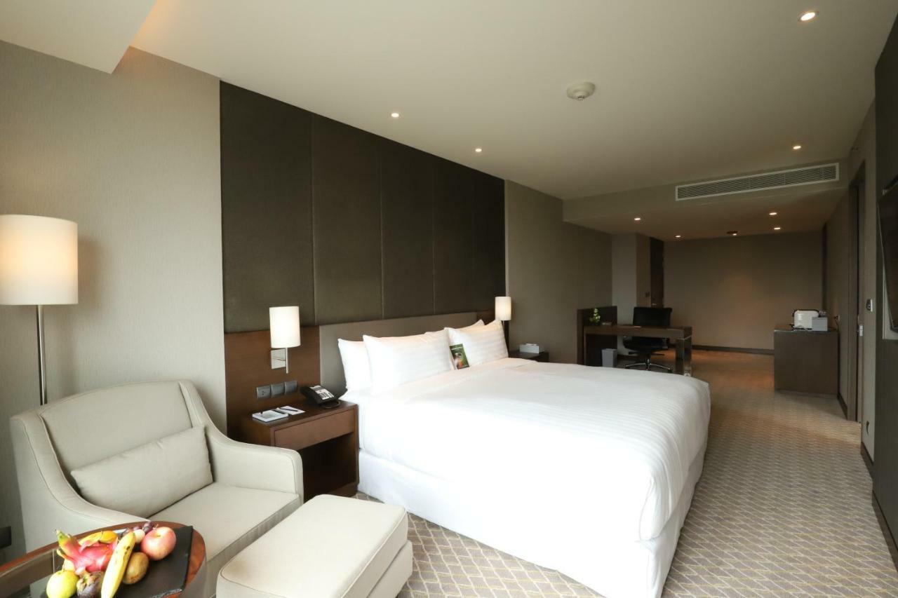 Отель Pullman Yangon Centrepoint Экстерьер фото