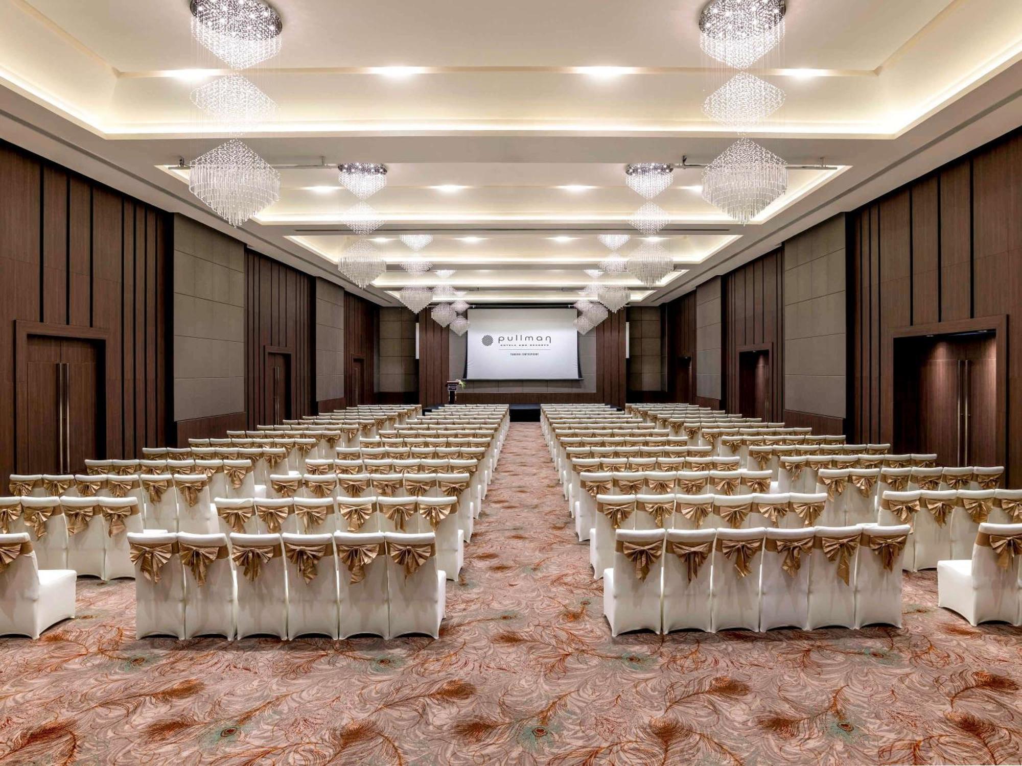 Отель Pullman Yangon Centrepoint Экстерьер фото